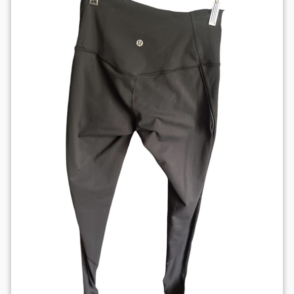 Sale‼️Lululemon Black Leggings- Size 4 Pre-Owned - Picture 2 of 4